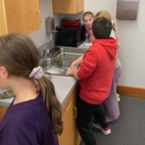 Participants wash dishes.